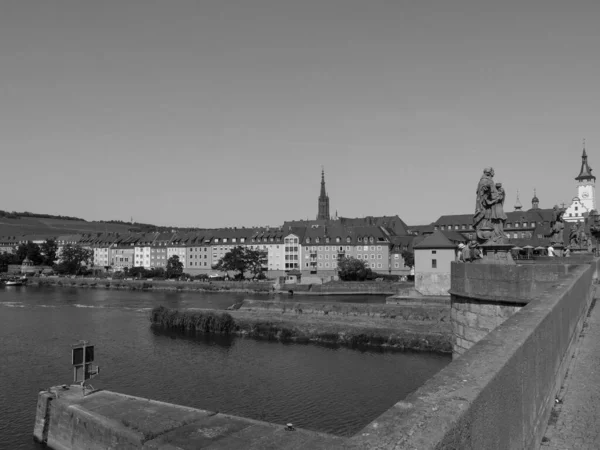 Wuerzburg Şehri Ana Nehir Kıyısında — Stok fotoğraf