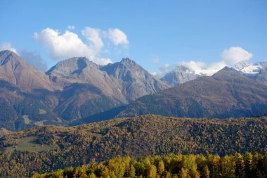 İsviçre Alplerinde yürüyüş