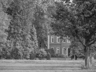 Westphalia 'da bir nehirde yürüyüş.