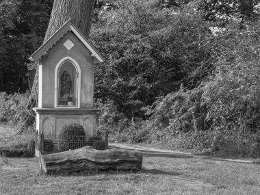 Westphalia 'da bir nehirde yürüyüş.