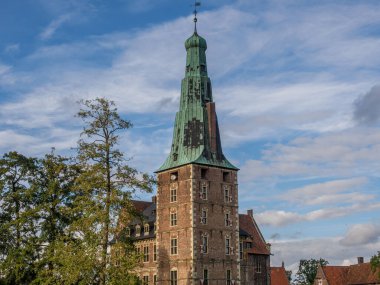 Almanya 'da Raesfeld Kalesi' nde yaz mevsimi