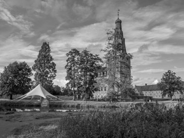 Almanya 'da Raesfeld Kalesi' nde yaz mevsimi