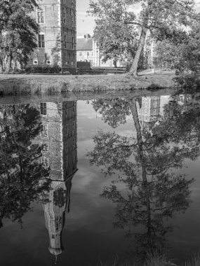 Almanya 'da Raesfeld Kalesi' nde yaz mevsimi