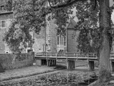 Almanya 'da Raesfeld Kalesi' nde yaz mevsimi