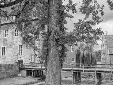 Almanya 'da Raesfeld Kalesi' nde yaz mevsimi