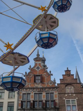 Nijmegen Hollanda 'daki nehir vadisinde.