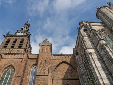 Nijmegen Hollanda 'daki nehir vadisinde.