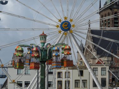 Nijmegen Hollanda 'daki nehir vadisinde.