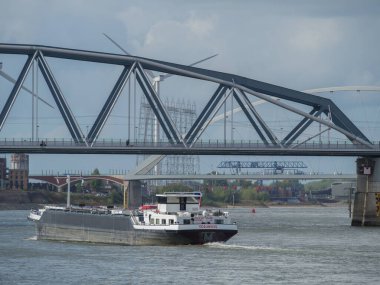 Nijmegen Hollanda 'daki nehir vadisinde.