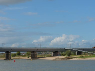 Nijmegen Hollanda 'daki nehir vadisinde.