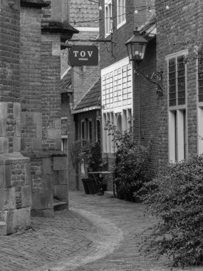 Nijmegen Hollanda 'daki nehir vadisinde.