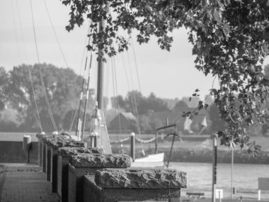 Almanya, Emmerich yakınlarındaki Ren Nehri 'nde.