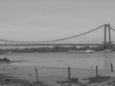 Almanya, Emmerich yakınlarındaki Ren Nehri 'nde.