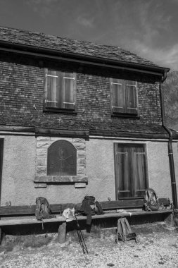 İsviçre dağlarında yürüyüş