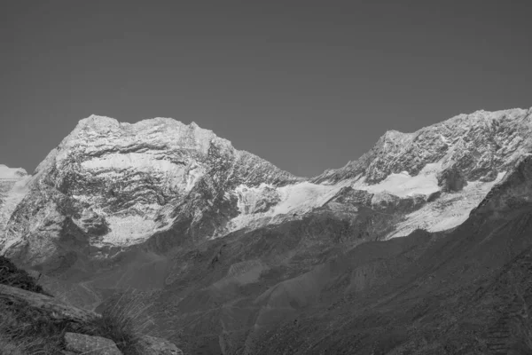 在瑞士山区徒步旅行 — 图库照片