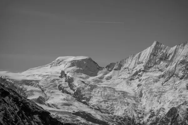 Sviçre Dağlarında Yürüyüş — Stok fotoğraf