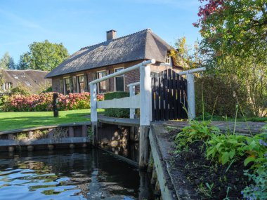 Hollanda 'daki Giethoorn' un küçük bir köyü.