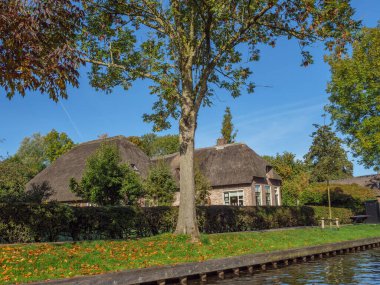 Hollanda 'daki Giethoorn' un küçük bir köyü.