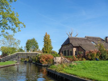 Hollanda 'daki Giethoorn' un küçük bir köyü.