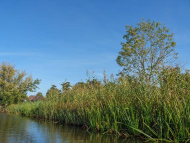 Hollanda 'daki Giethoorn' un küçük bir köyü.