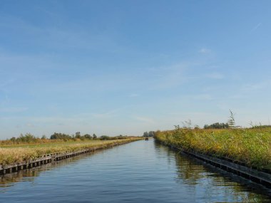 Hollanda 'daki Giethoorn' un küçük bir köyü.