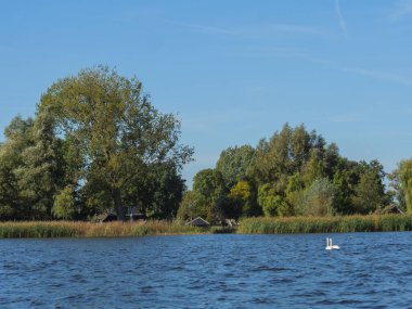 Hollanda 'daki Giethoorn' un küçük bir köyü.