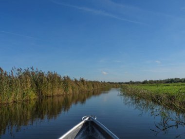 Hollanda 'daki Giethoorn' un küçük bir köyü.