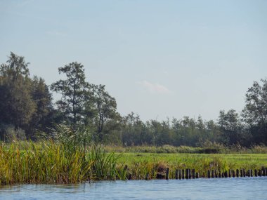 Hollanda 'daki Giethoorn' un küçük bir köyü.