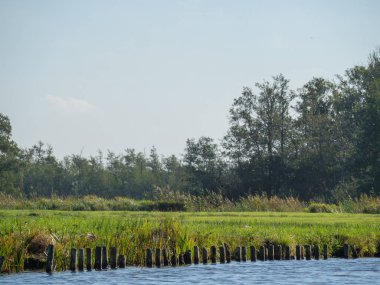 Hollanda 'daki Giethoorn' un küçük bir köyü.
