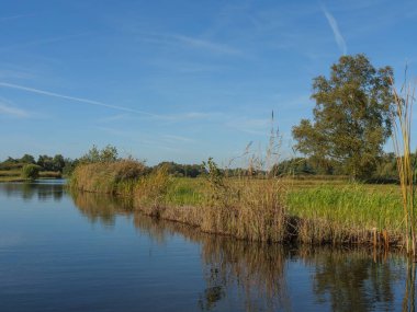 Hollanda 'daki Giethoorn' un küçük bir köyü.