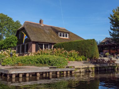 Hollanda 'daki Giethoorn' un küçük bir köyü.