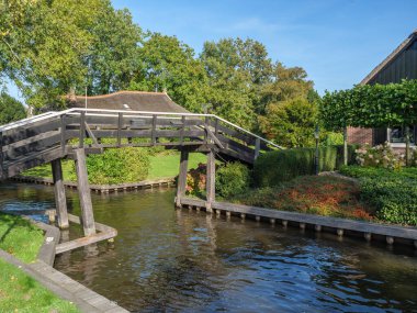 Hollanda 'daki Giethoorn' un küçük bir köyü.