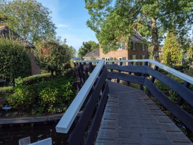 Hollanda 'daki Giethoorn' un küçük bir köyü.