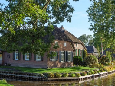 Hollanda 'daki Giethoorn' un küçük bir köyü.