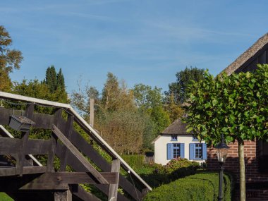 Hollanda 'daki Giethoorn' un küçük bir köyü.