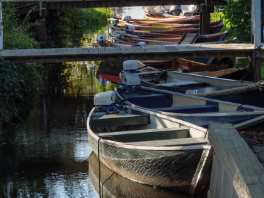 Hollanda 'daki Giethoorn' un küçük bir köyü.