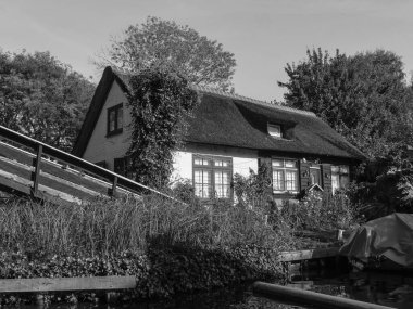 Hollanda 'daki Giethoorn' un küçük bir köyü.