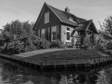 Hollanda 'daki Giethoorn' un küçük bir köyü.