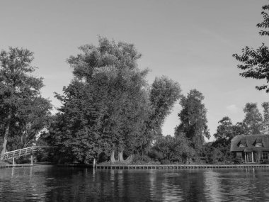 Hollanda 'daki Giethoorn' un küçük bir köyü.