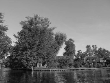 Hollanda 'daki Giethoorn' un küçük bir köyü.