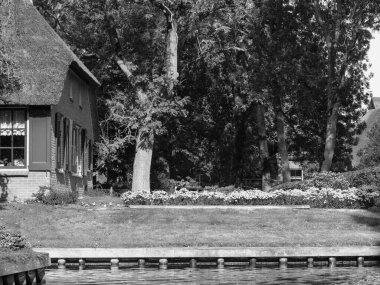 Hollanda 'daki Giethoorn' un küçük bir köyü.