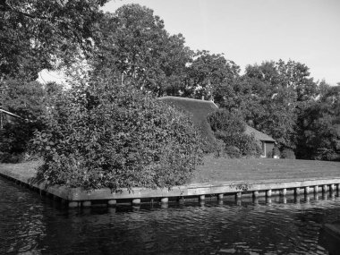 Hollanda 'daki Giethoorn' un küçük bir köyü.