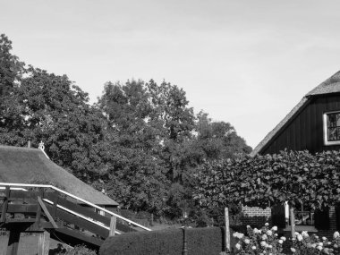 Hollanda 'daki Giethoorn' un küçük bir köyü.