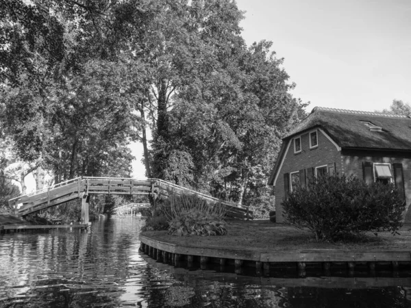 Malá Vesnice Giethoorn Nizozemsku — Stock fotografie