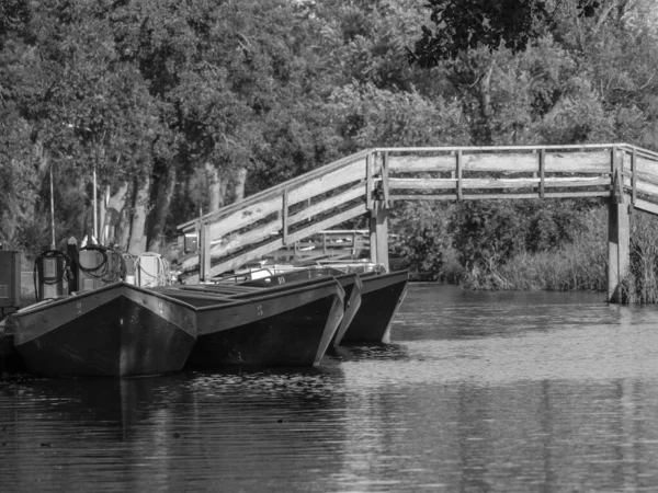 荷兰的Giethoorn小村庄 — 图库照片