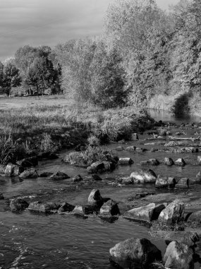 Almanya 'da Sonbahar Nehirinde Aa