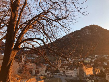 CHUR, SWitzerland, 20 Şubat 2021 Ren Vadisi 'nde muhteşem gün batımı manzarası