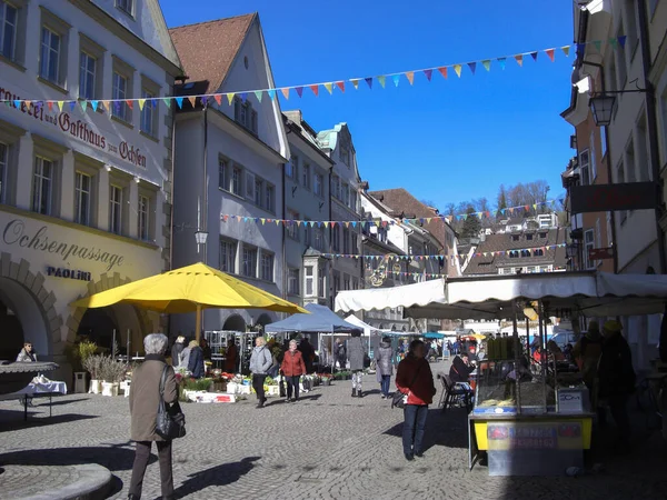 Feldkirch Austria Lutego 2019 Ludzie Przechadzają Się Starym Mieście Stoiskami — Zdjęcie stockowe