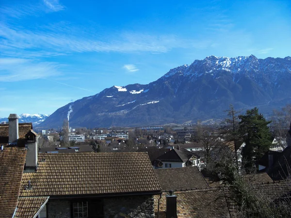 스위스 베르크 2019 눈덮인 알프스와 도시의 — 스톡 사진