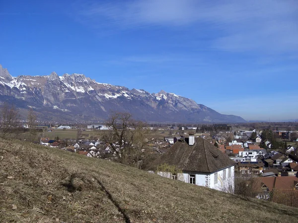 Werdenberg Szwajcaria Lutego 2019 Pokryte Śniegiem Alpy Panoramiczny Widok Miasto — Zdjęcie stockowe